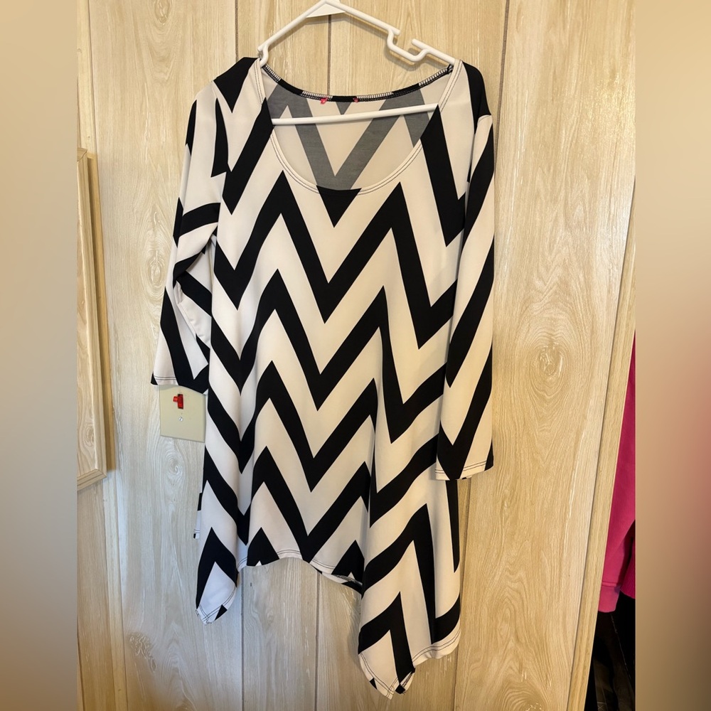 Black and White Chevron Tunic Top